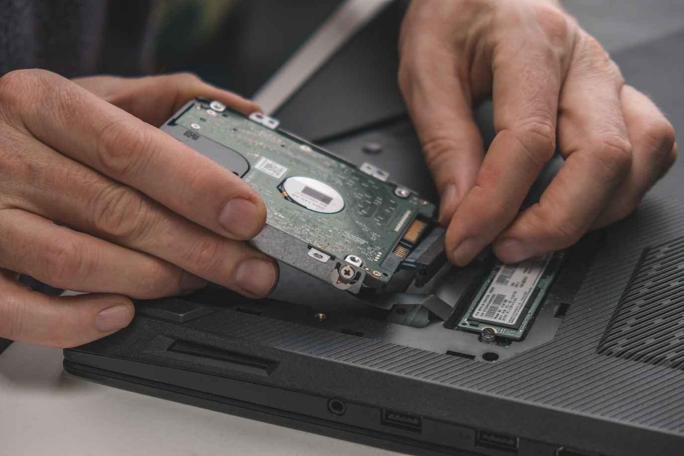 Cuándo cambiar el disco duro de un portátil y qué alternativa elegir